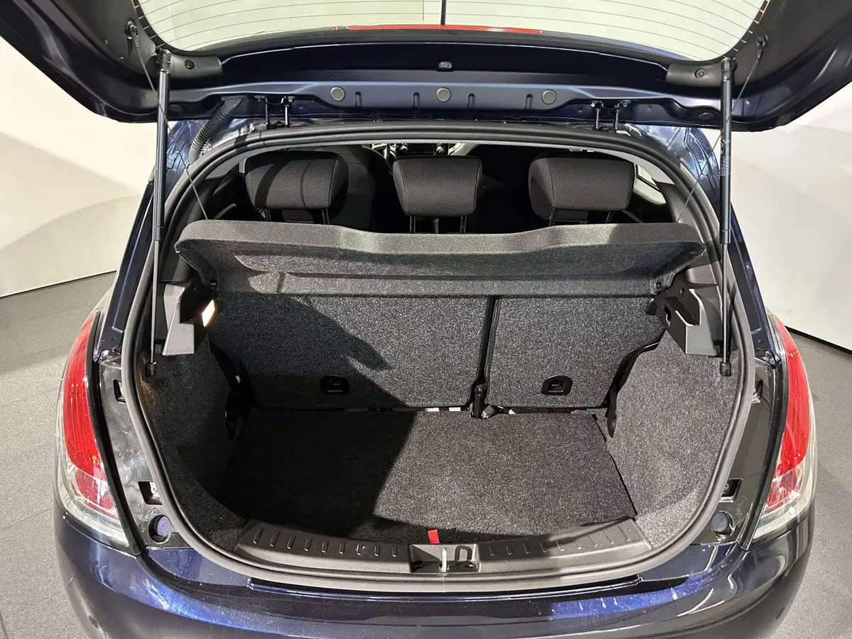 Lancia Ypsilon usata a Milano (6)
