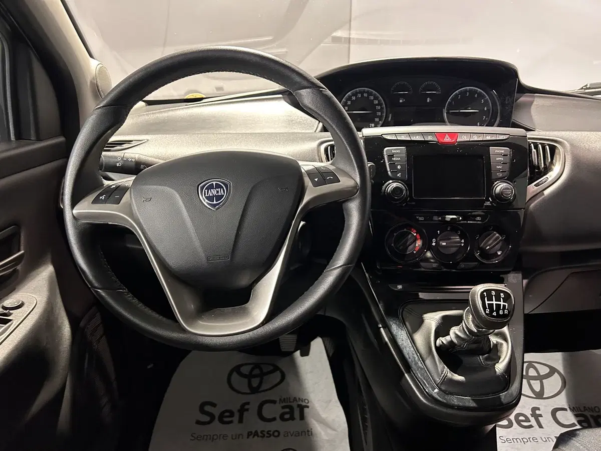Lancia Ypsilon usata a Milano (8)