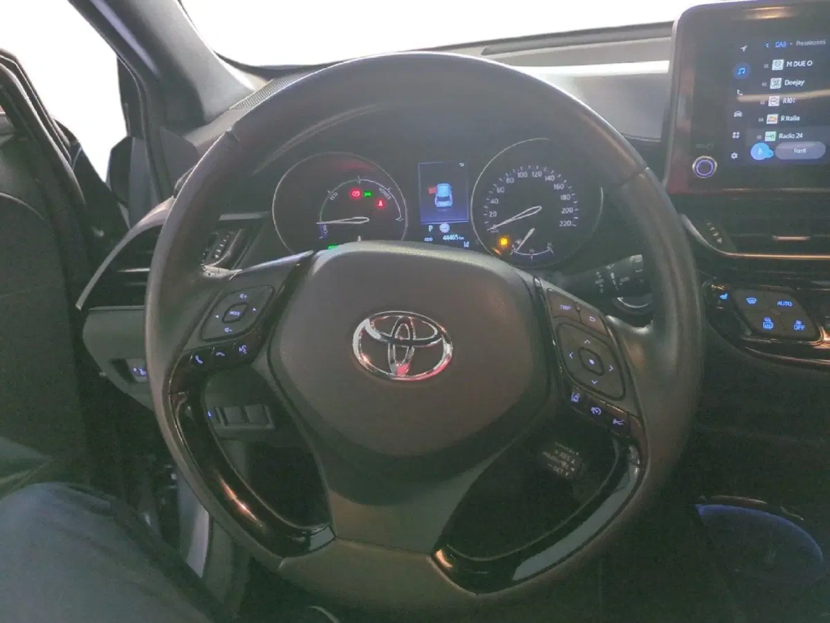 Toyota Toyota C-HR usata a Milano (14)