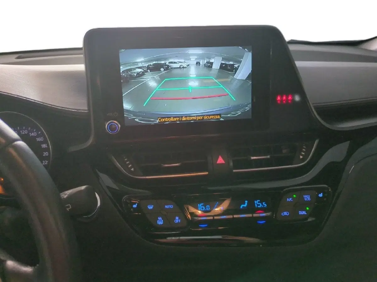 Toyota Toyota C-HR usata a Milano (16)