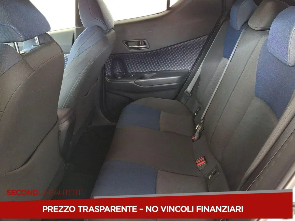 Toyota Toyota C-HR usata a Roma (18)