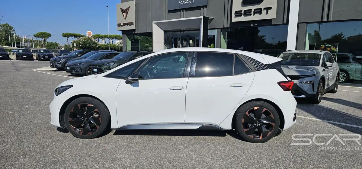Cupra Born usata a Livorno (2)