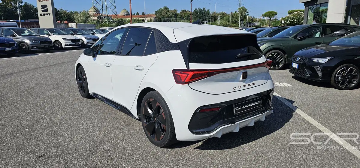 Cupra Born usata a Livorno (3)