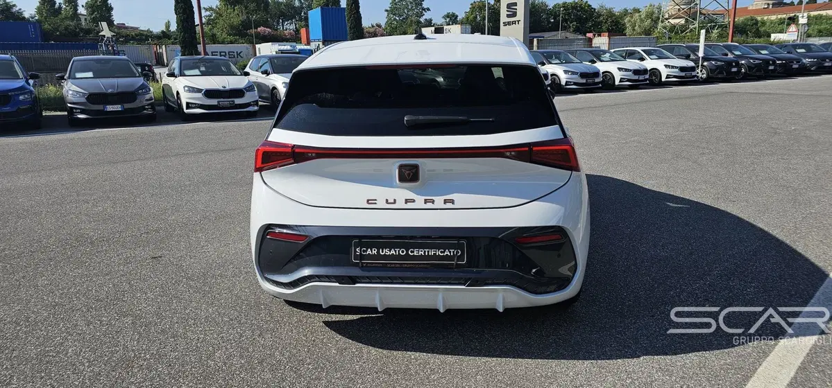 Cupra Born usata a Livorno (4)
