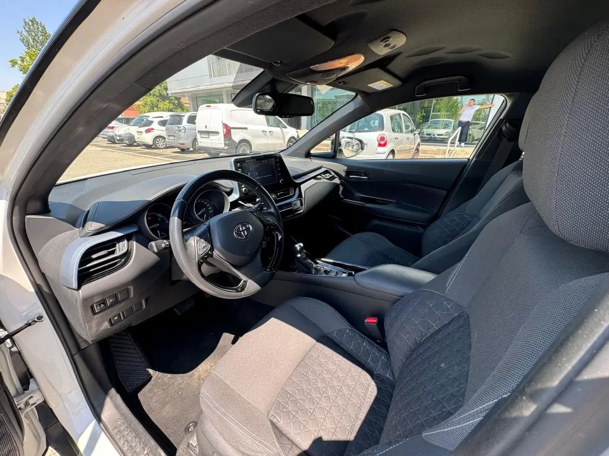 Toyota Toyota C-HR usata a Modena (12)