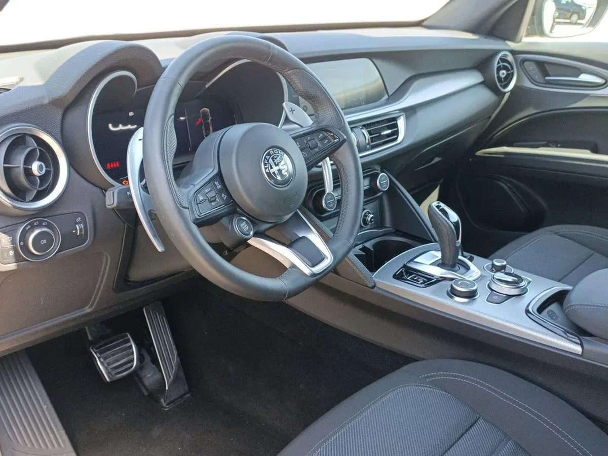 Alfa Romeo Stelvio usata a Foggia (10)