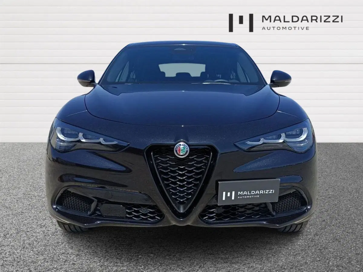 Alfa Romeo Stelvio usata a Foggia (2)
