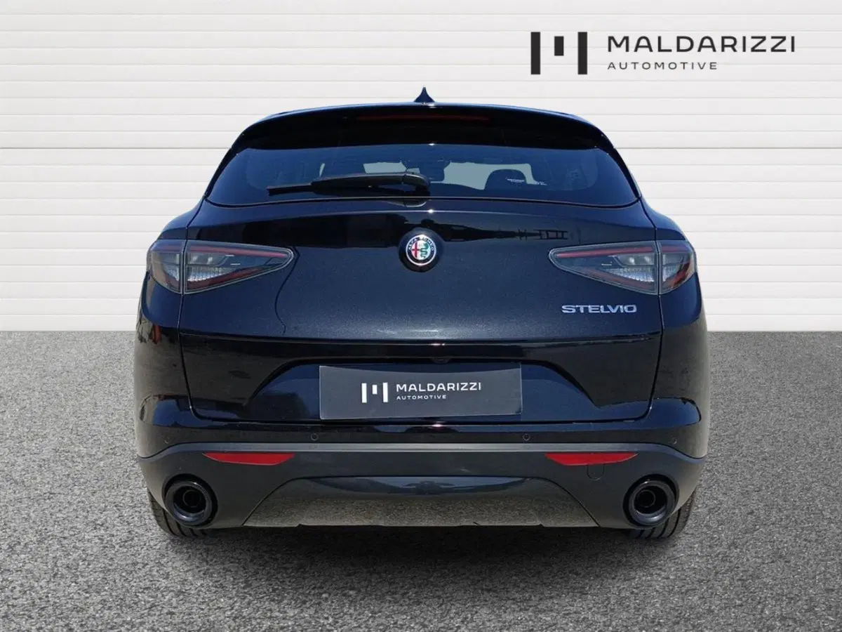Alfa Romeo Stelvio usata a Foggia (3)
