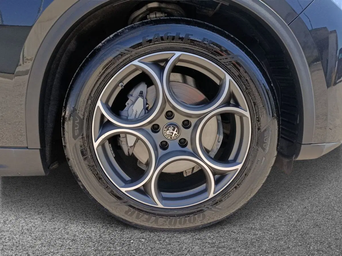 Alfa Romeo Stelvio usata a Foggia (6)
