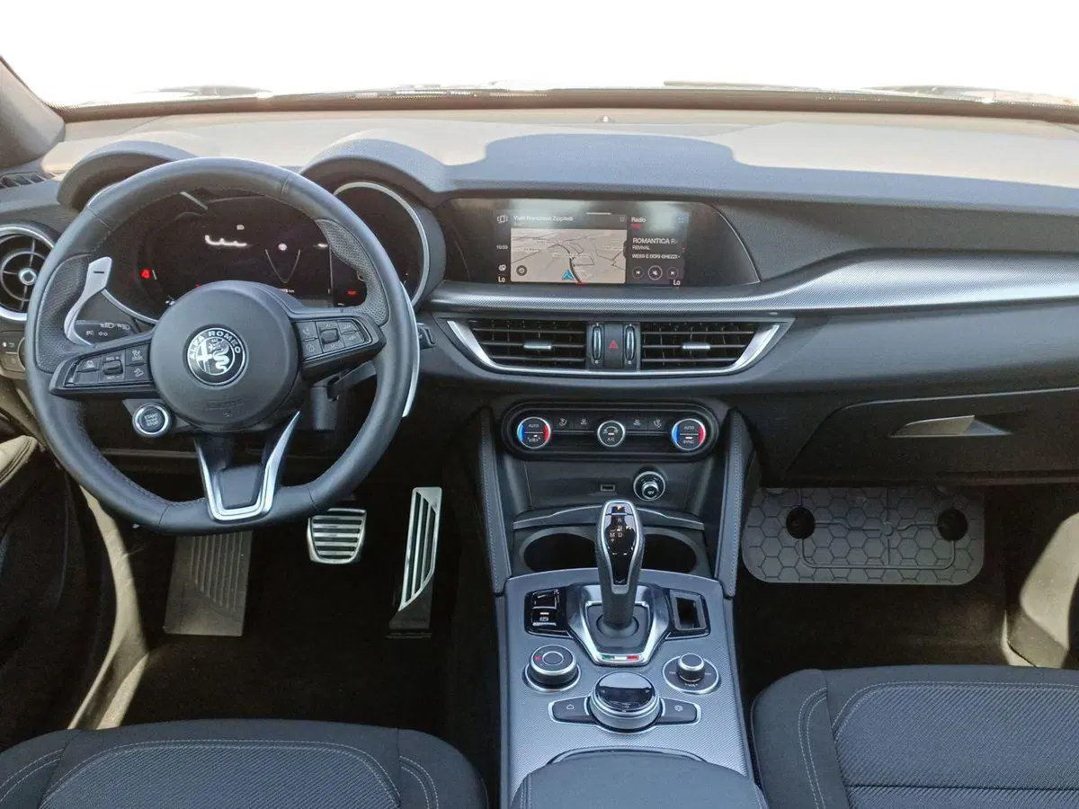 Alfa Romeo Stelvio usata a Foggia (8)