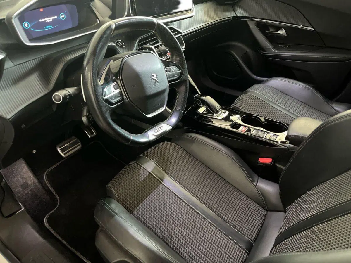 Peugeot 2008 usata a Bari (9)