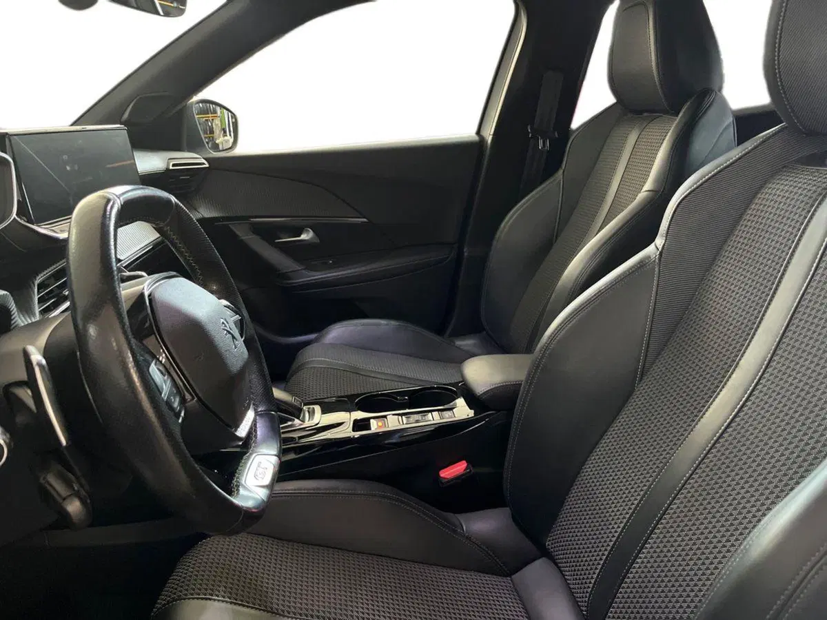 Peugeot 2008 usata a Bari (6)