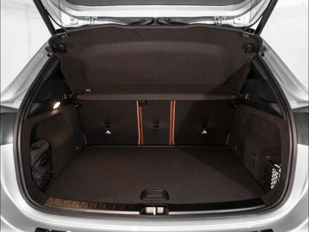 Mercedes-Benz GLA SUV nuova a Macerata (10)