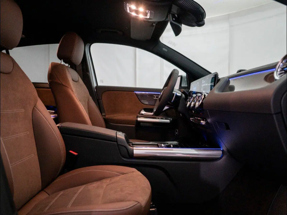 Mercedes-Benz GLA SUV nuova a Macerata (12)