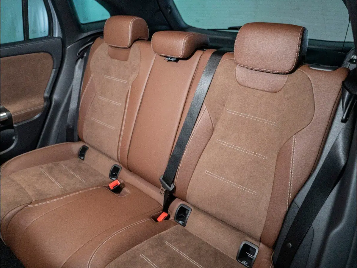 Mercedes-Benz GLA SUV nuova a Macerata (15)