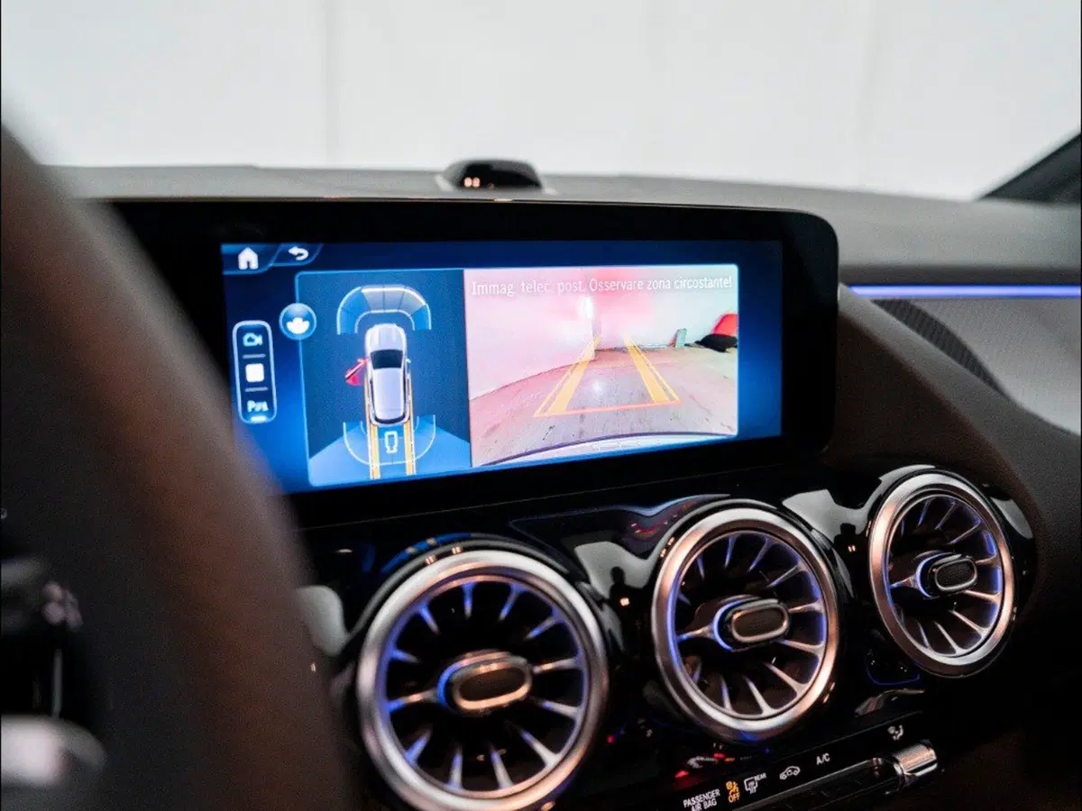 Mercedes-Benz GLA SUV nuova a Macerata (19)