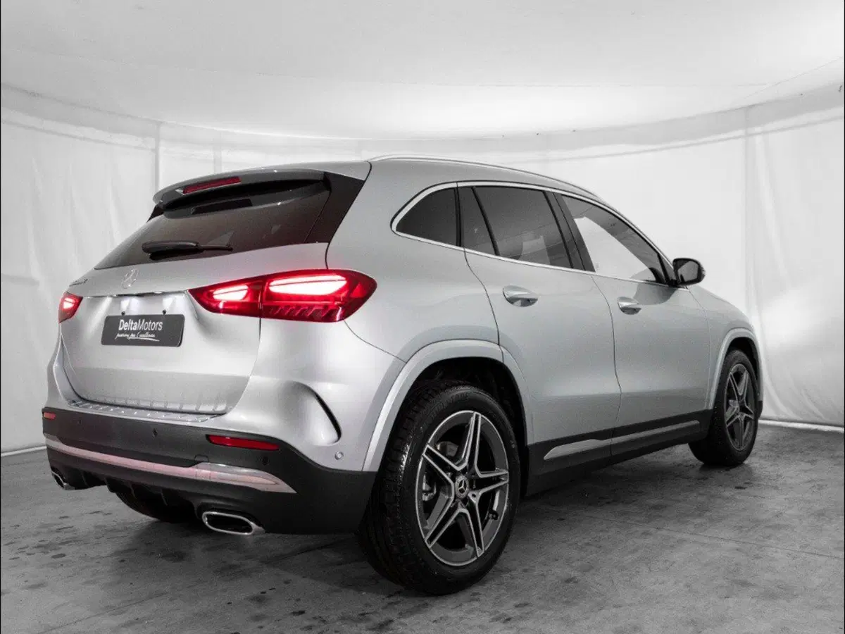 Mercedes-Benz GLA SUV nuova a Macerata (4)