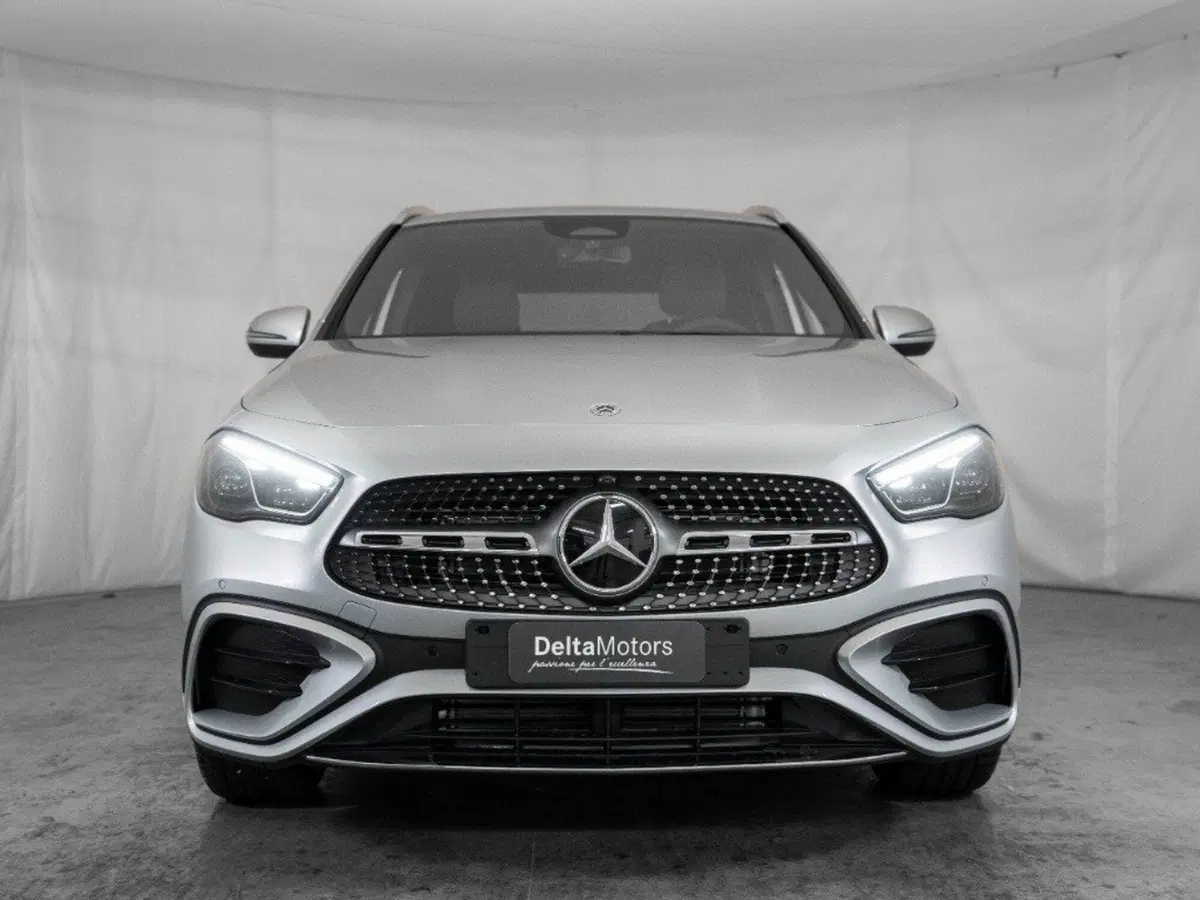 Mercedes-Benz GLA SUV nuova a Macerata (5)