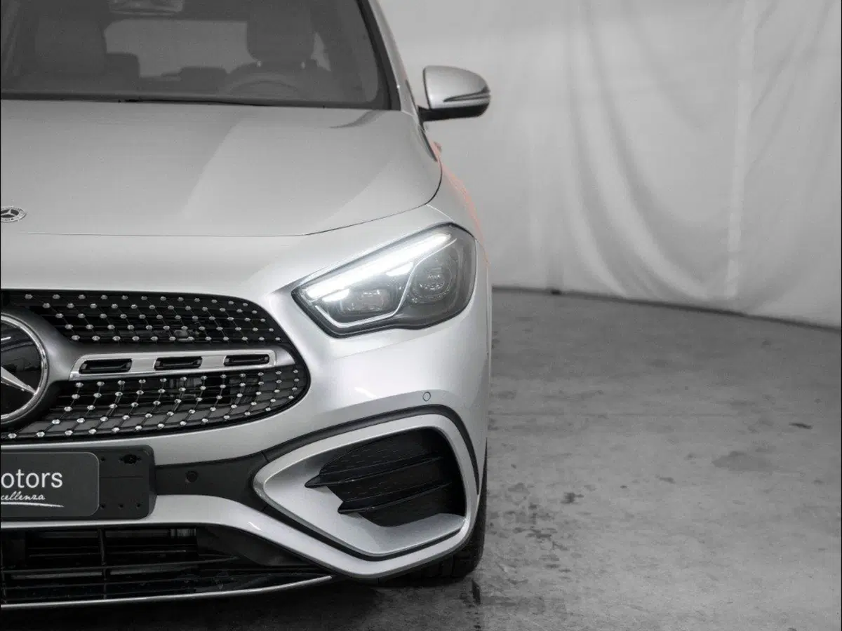 Mercedes-Benz GLA SUV nuova a Macerata (6)