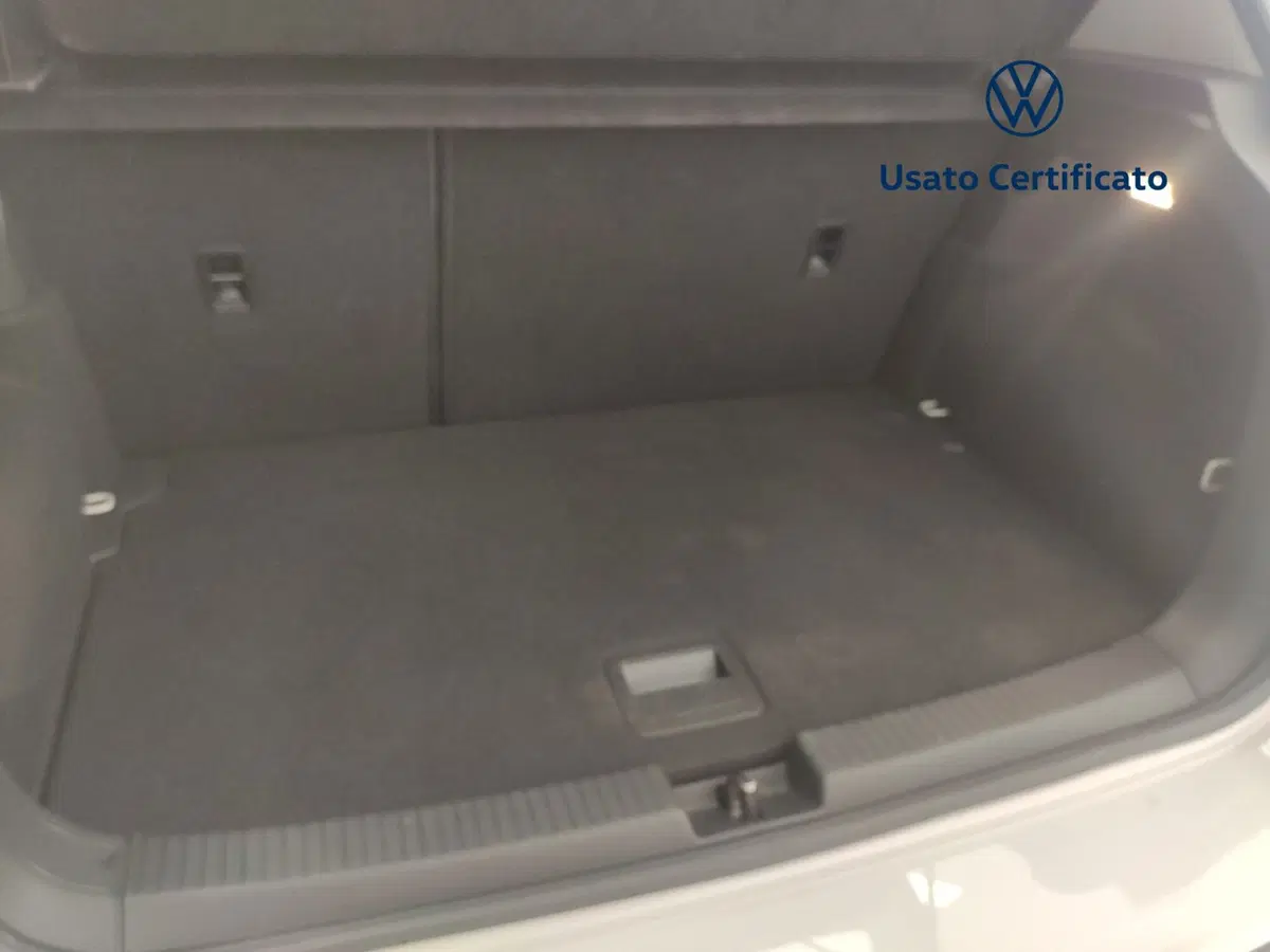 Volkswagen T-Cross usata a Avellino (11)