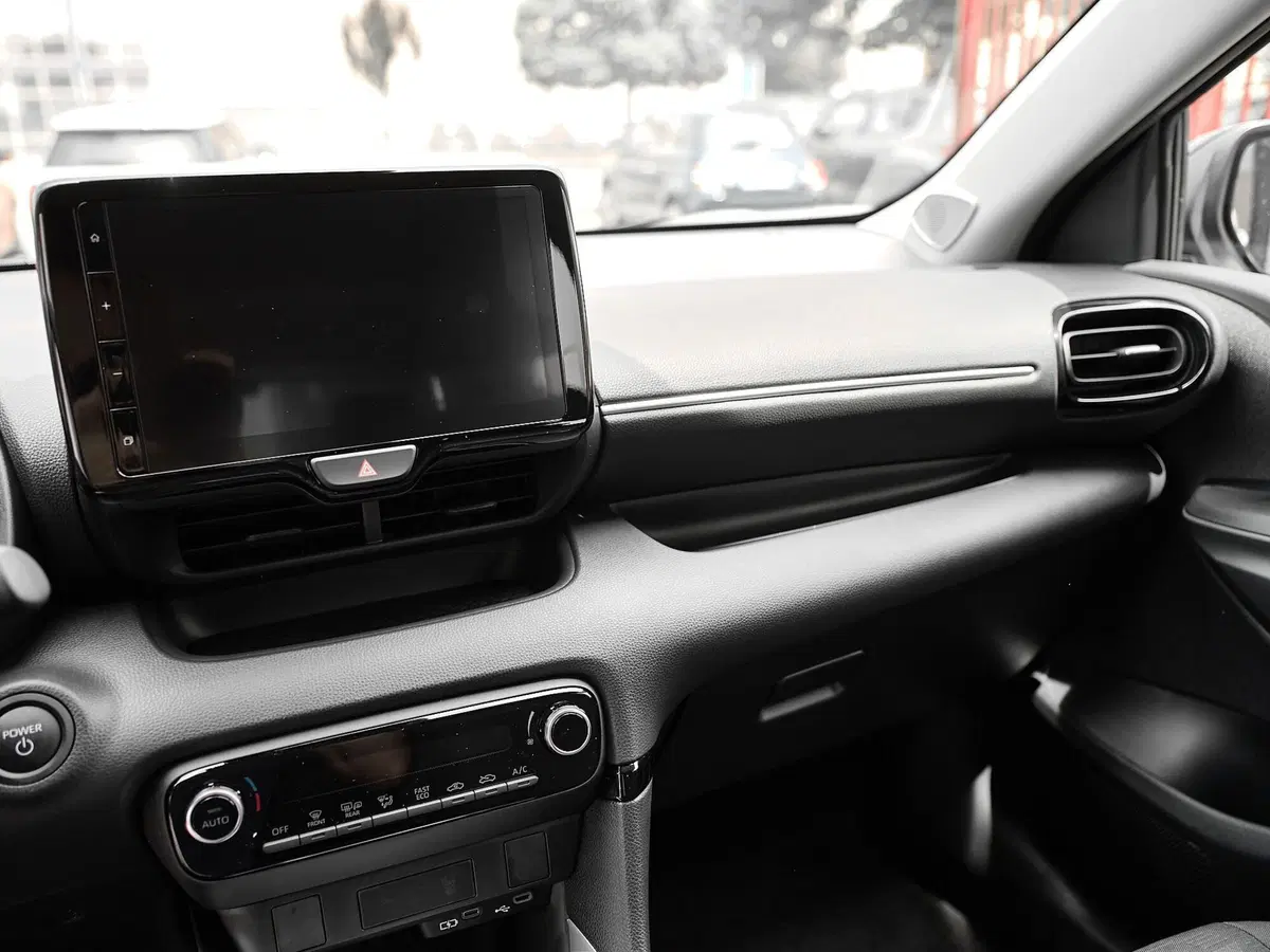Mazda Mazda2 Hybrid nuova a Prato (10)