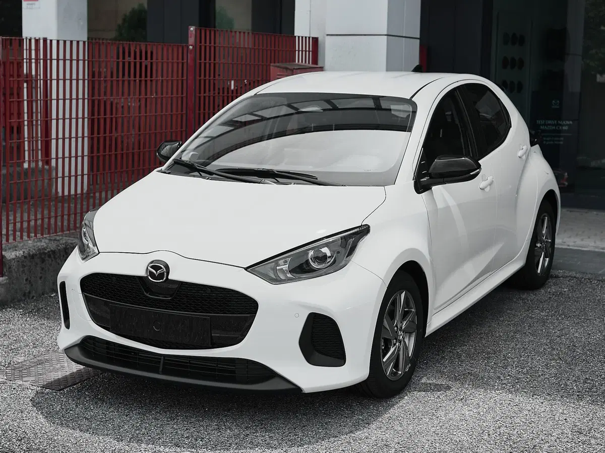 Mazda Mazda2 Hybrid nuova a Prato (2)