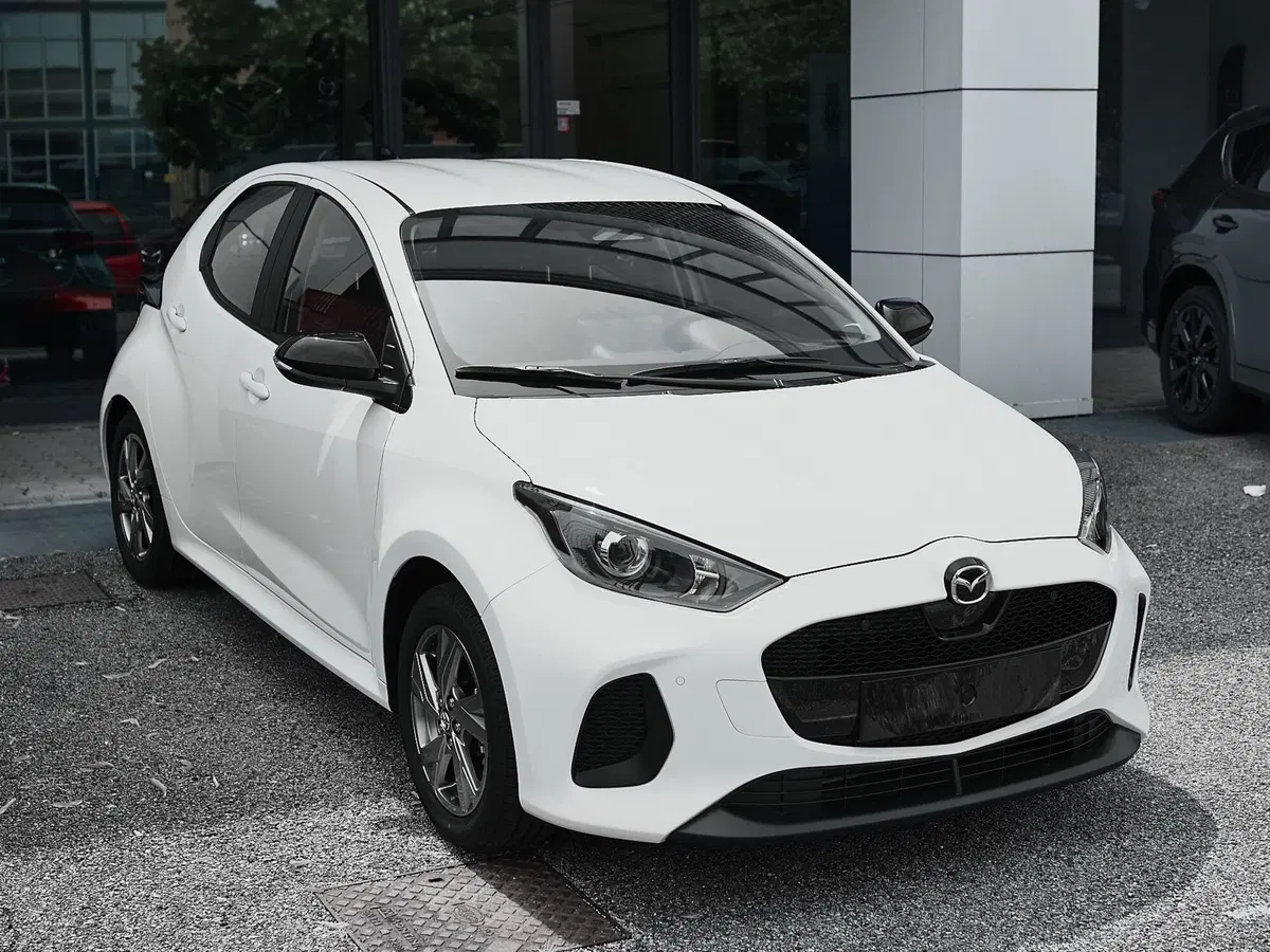 Mazda Mazda2 Hybrid nuova a Prato (4)
