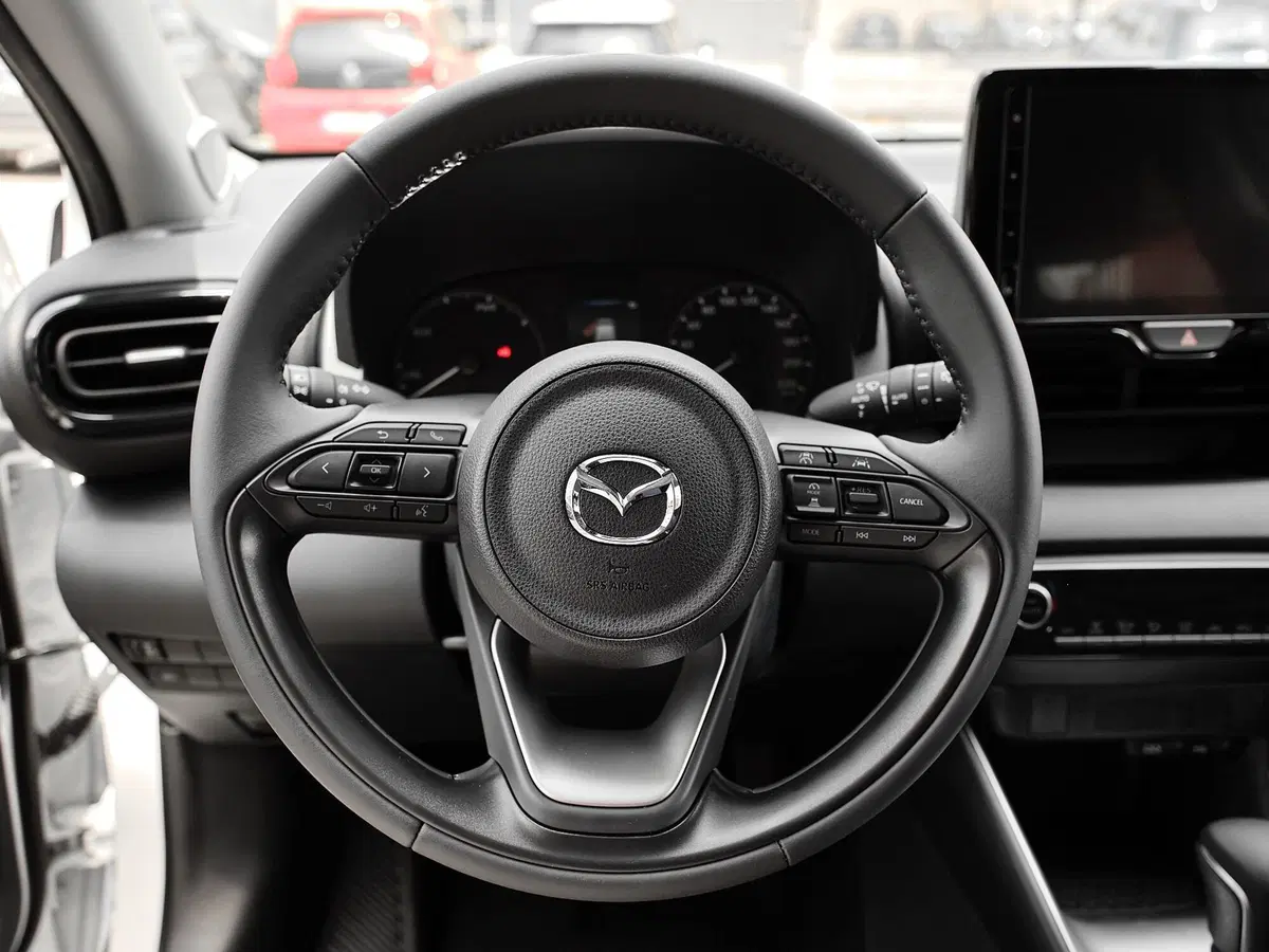 Mazda Mazda2 Hybrid nuova a Prato (7)