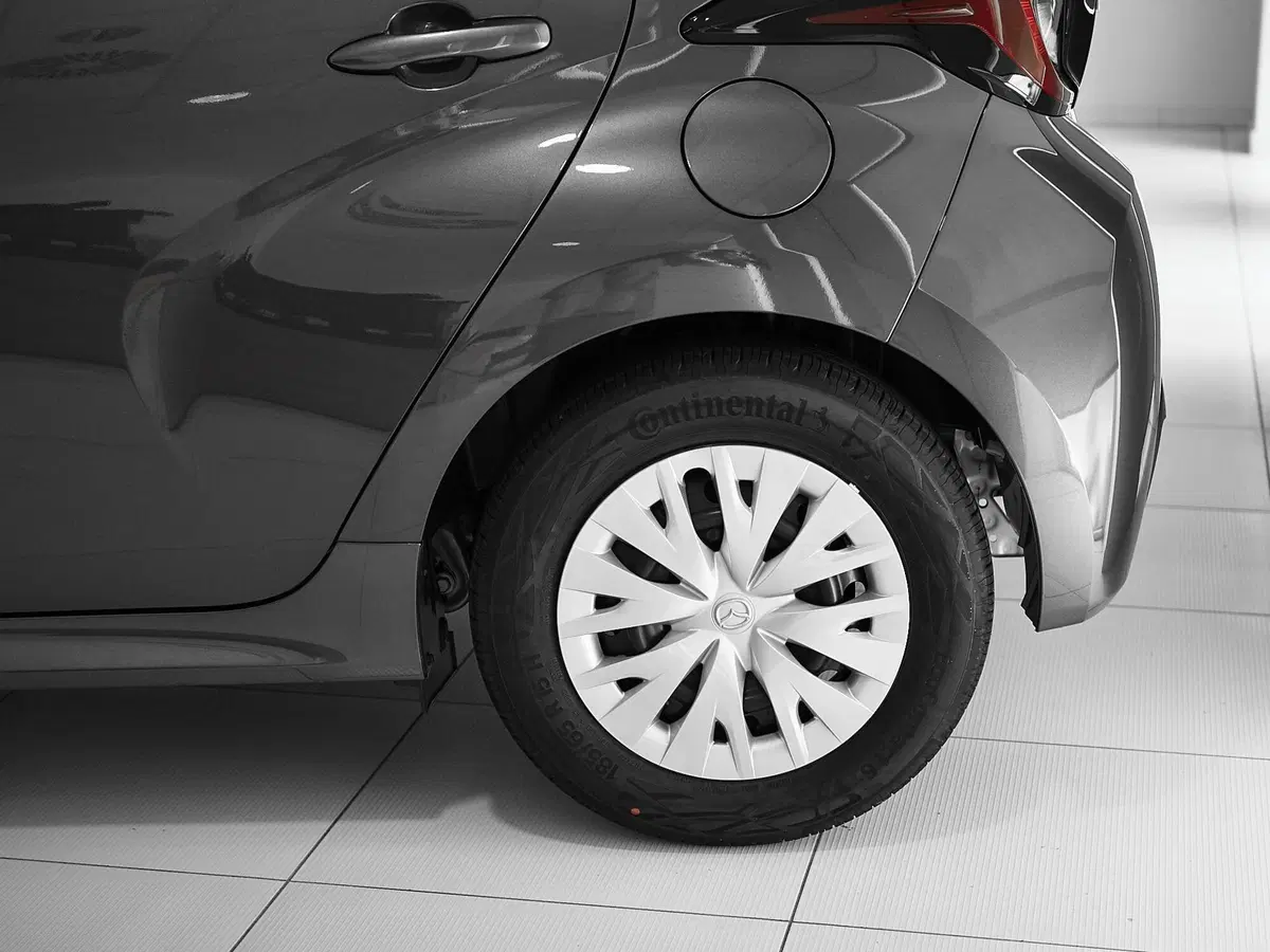 Mazda Mazda2 Hybrid nuova a Prato (5)