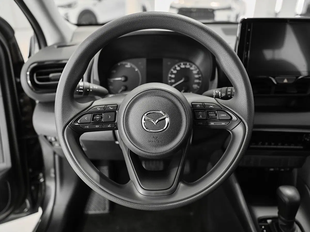 Mazda Mazda2 Hybrid nuova a Prato (6)