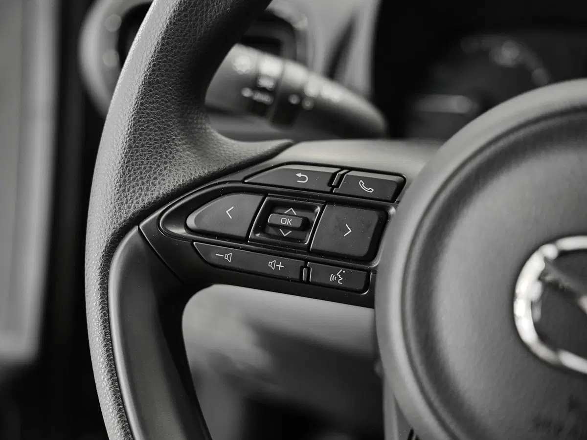 Mazda Mazda2 Hybrid nuova a Prato (7)
