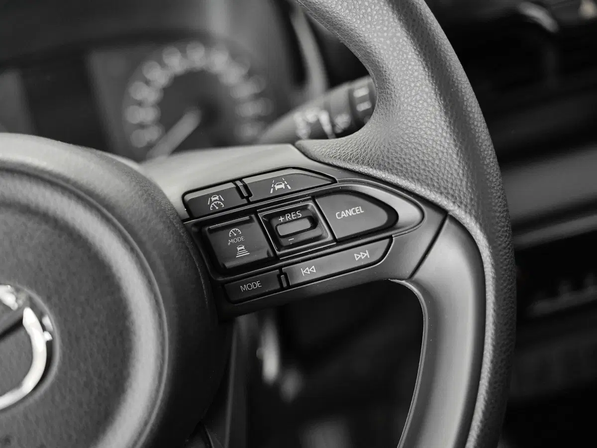 Mazda Mazda2 Hybrid nuova a Prato (8)