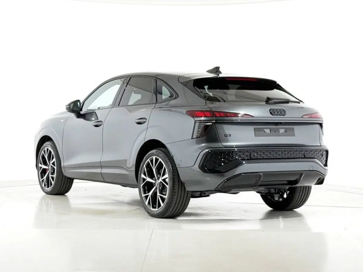 Audi Q3 Sportback nuova a Perugia (3)
