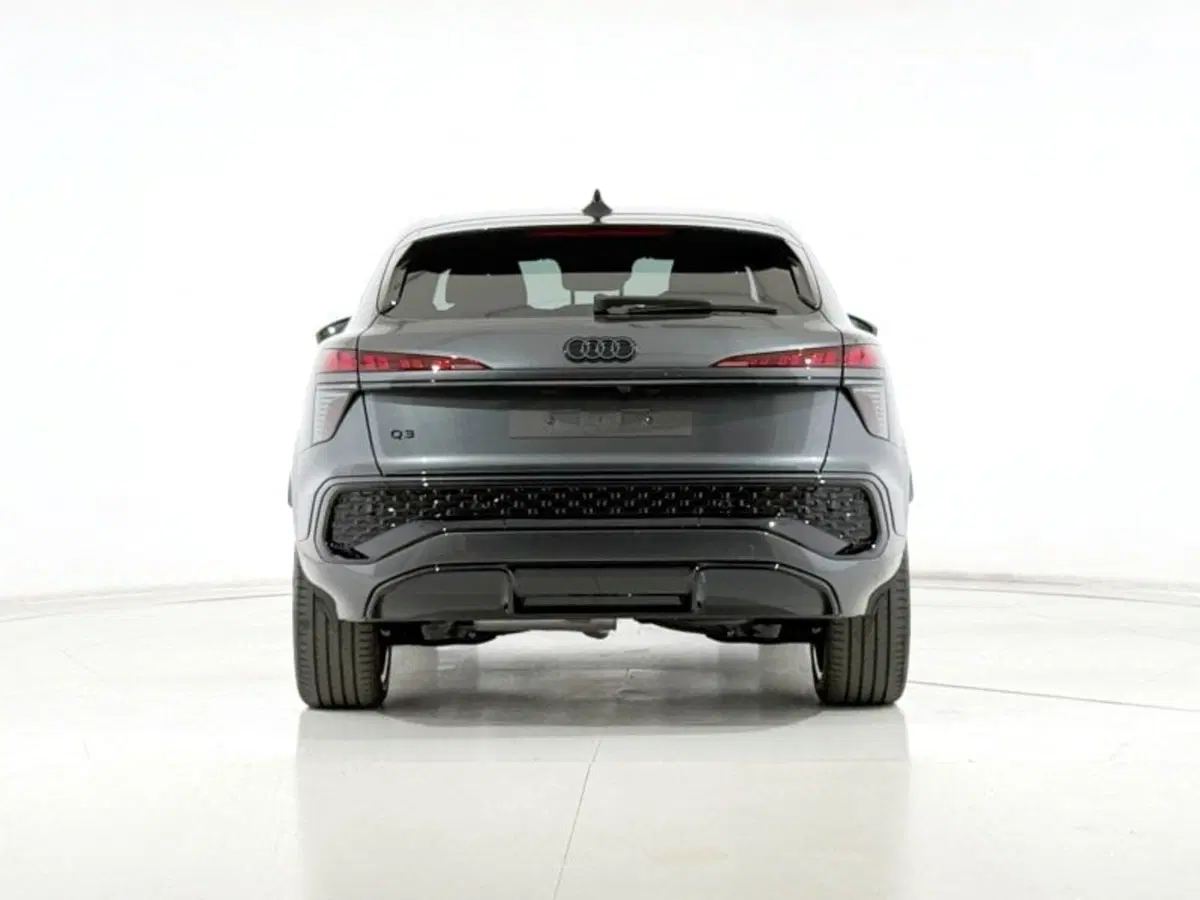 Audi Q3 Sportback nuova a Perugia (4)