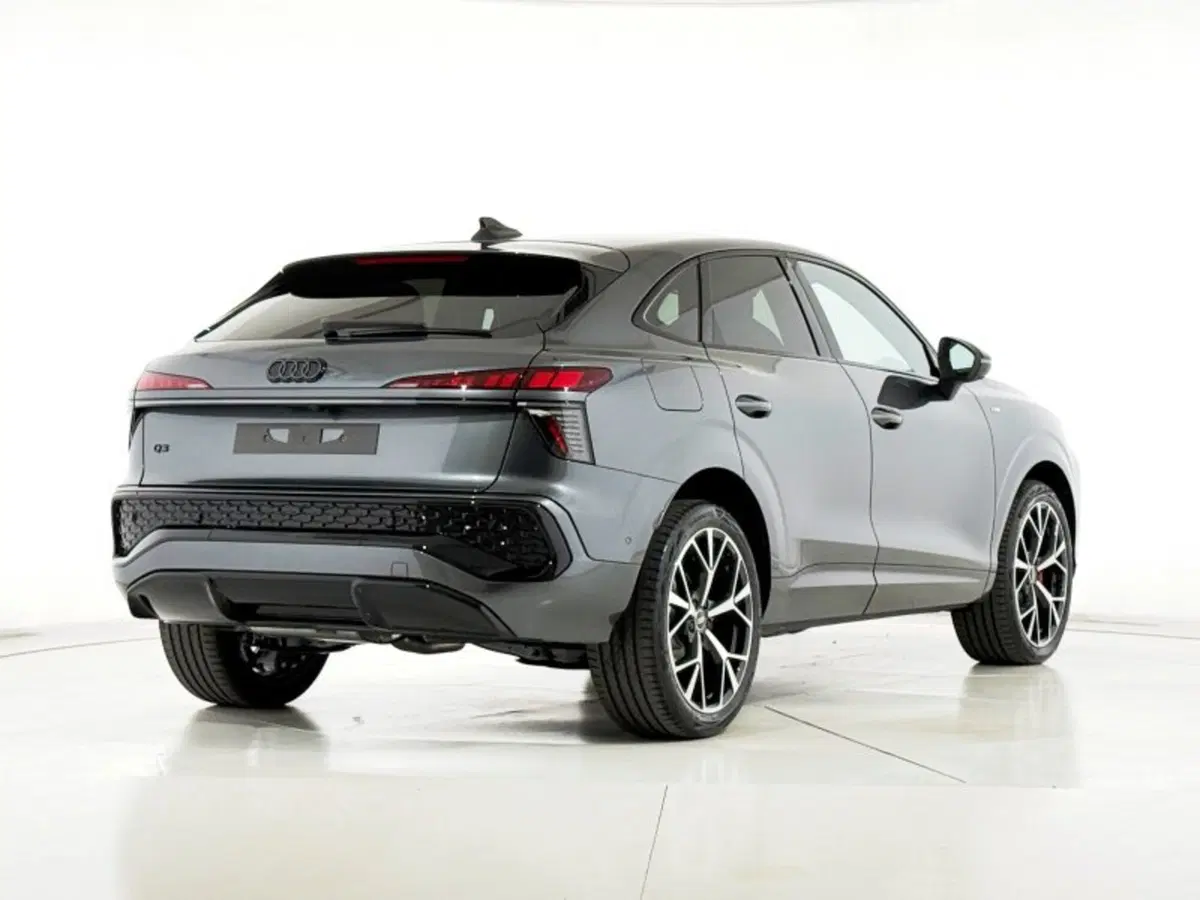 Audi Q3 Sportback nuova a Perugia (5)