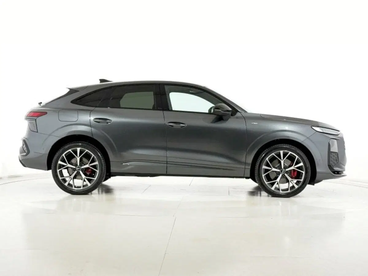 Audi Q3 Sportback nuova a Perugia (6)