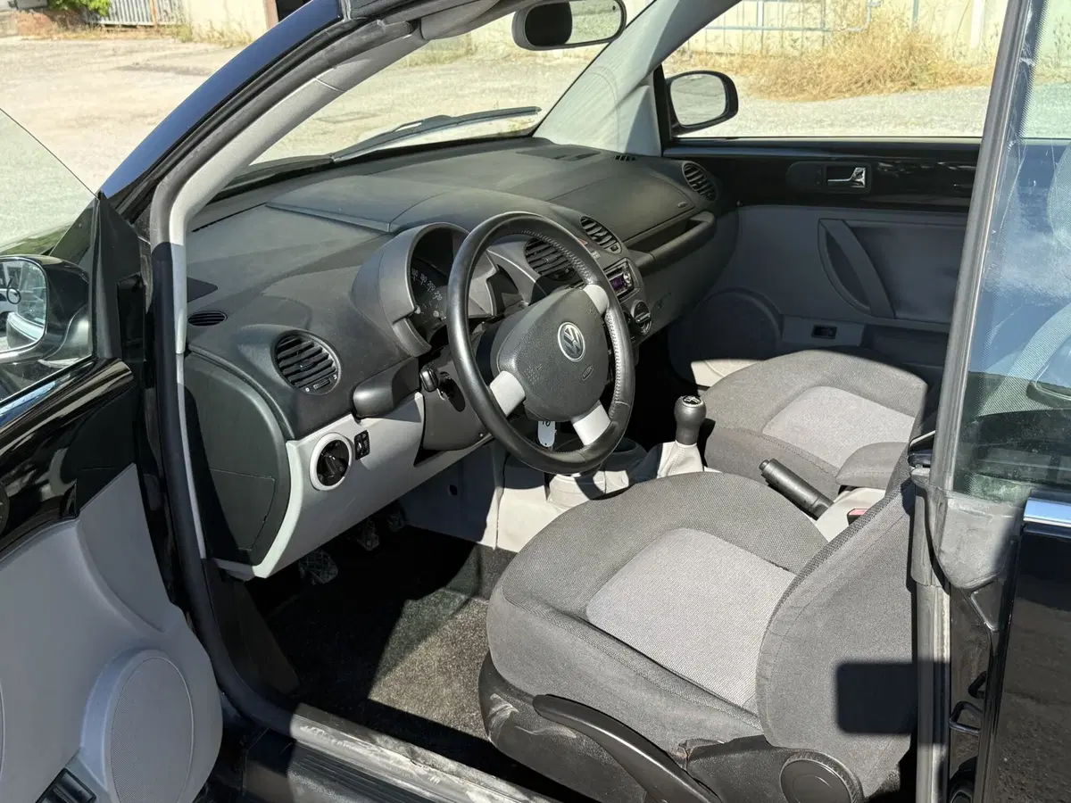 Volkswagen New Beetle Cabrio usata a Perugia (15)