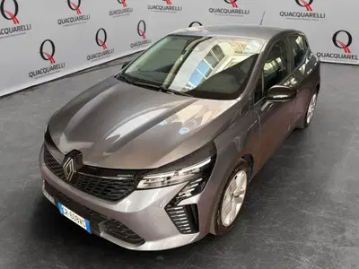 Renault Clio 1.0 tce Evolution 90cv del 2023 usata a Milano