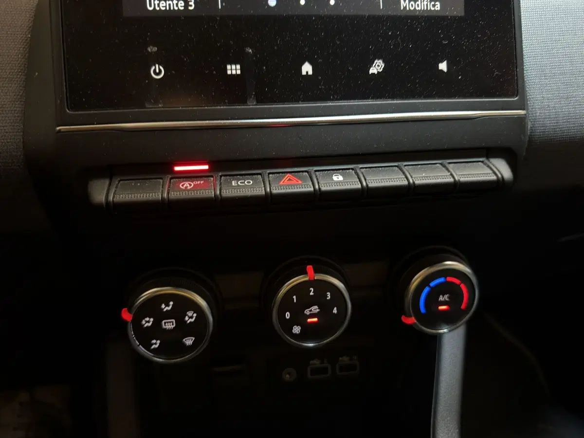 Renault Clio usata a Milano (14)