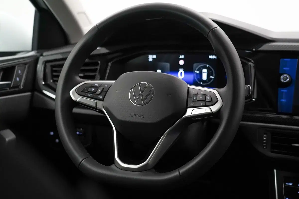 Volkswagen Taigo nuova a Varese (12)