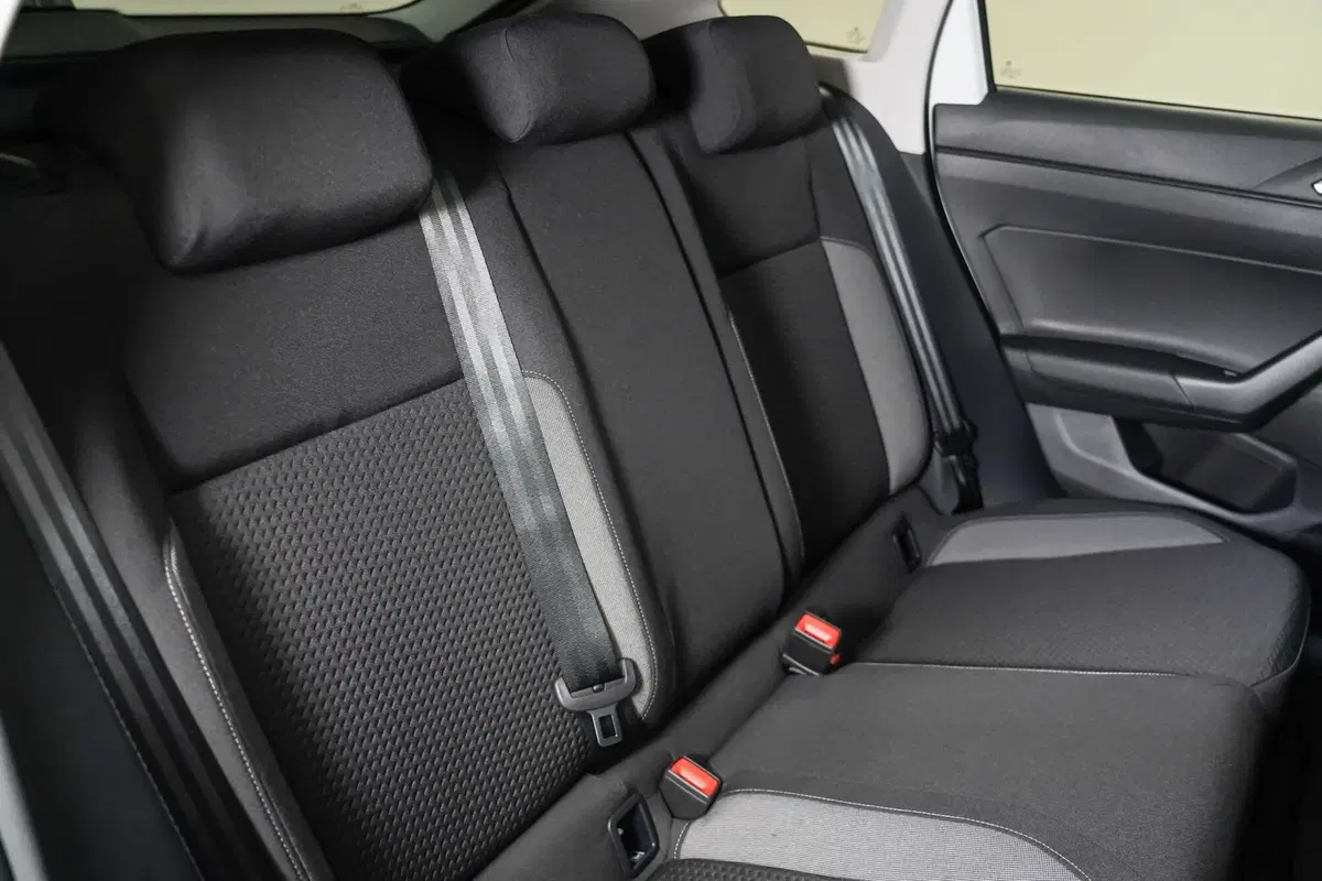 Volkswagen Taigo nuova a Varese (14)