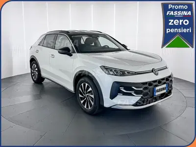 Volkswagen T-Roc 1.5 etsi Life 150cv dsg nuova a Milano