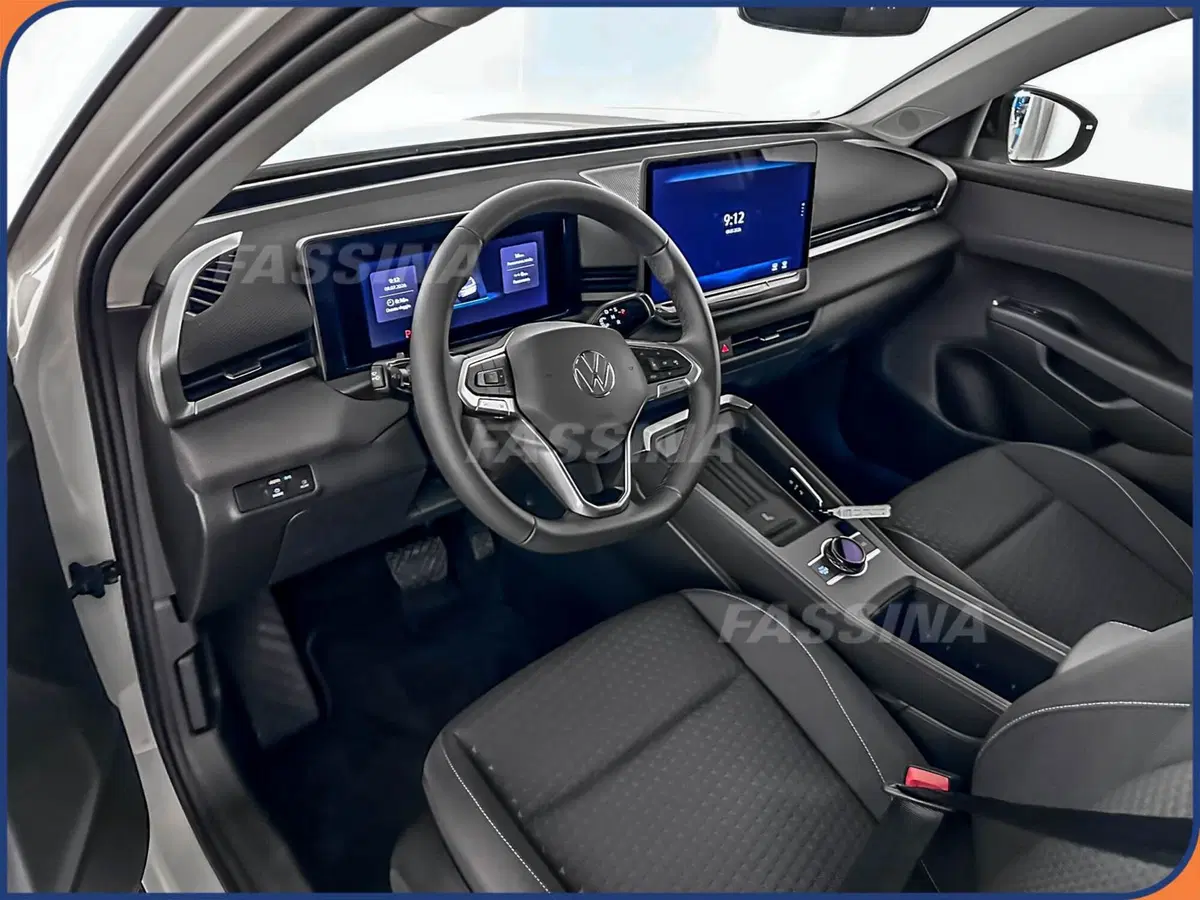 Volkswagen T-Roc nuova a Milano (9)