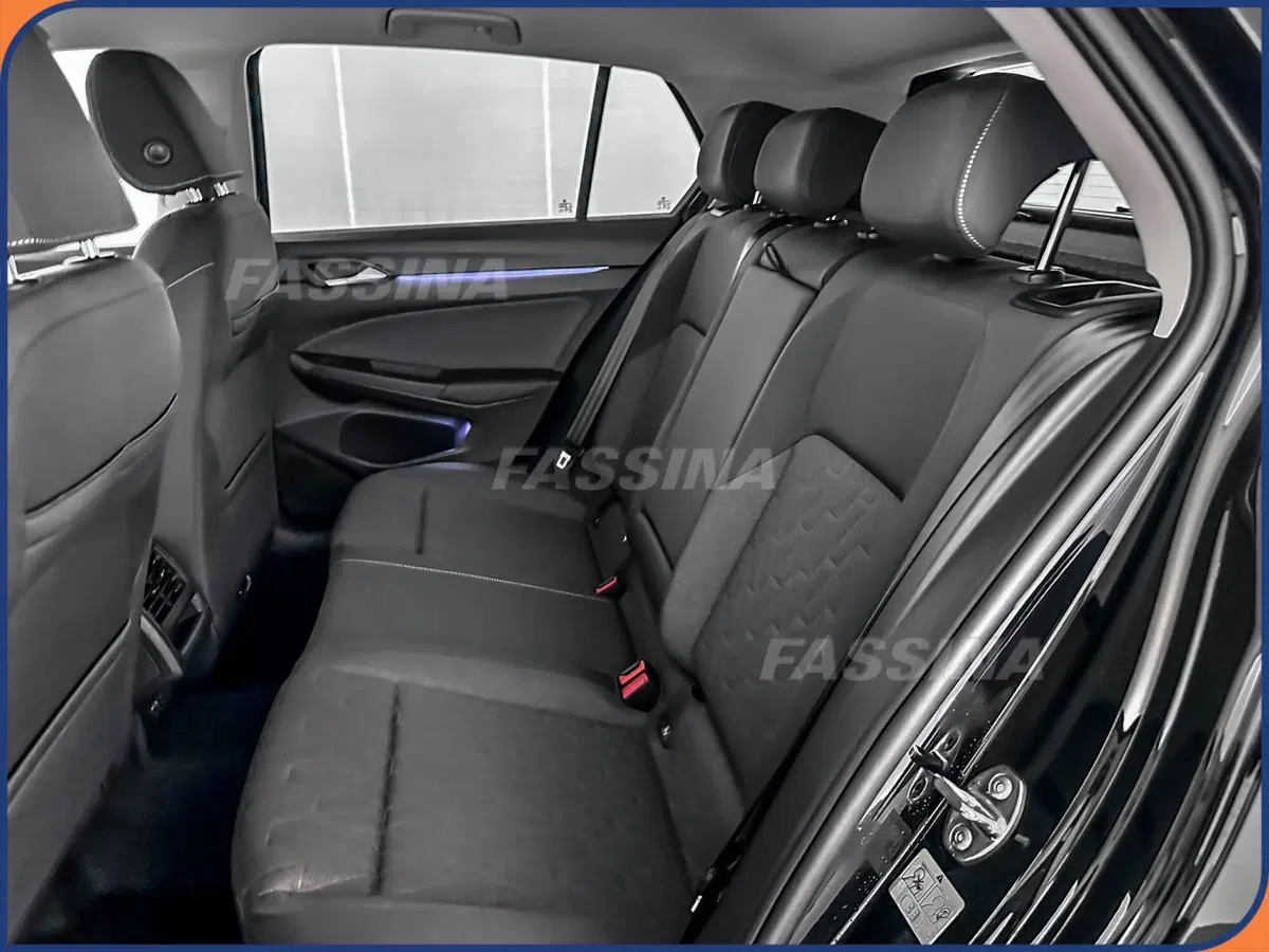 Volkswagen Golf nuova a Milano (10)
