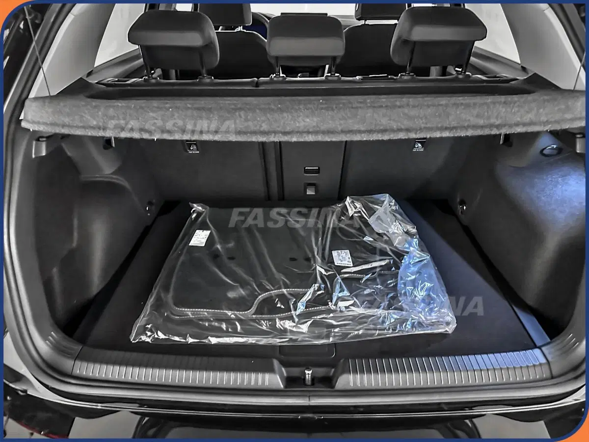 Volkswagen Golf nuova a Milano (12)
