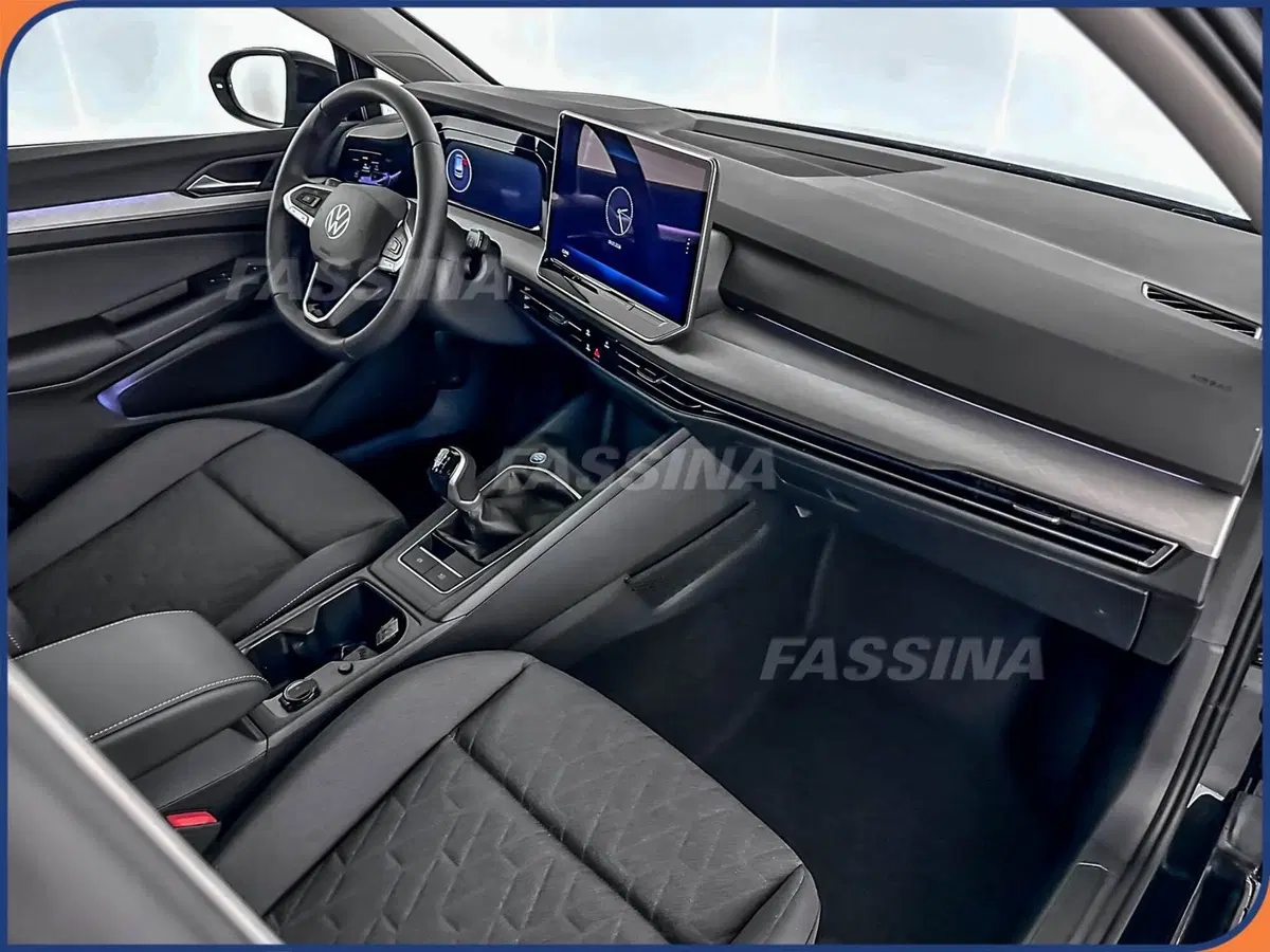 Volkswagen Golf nuova a Milano (13)