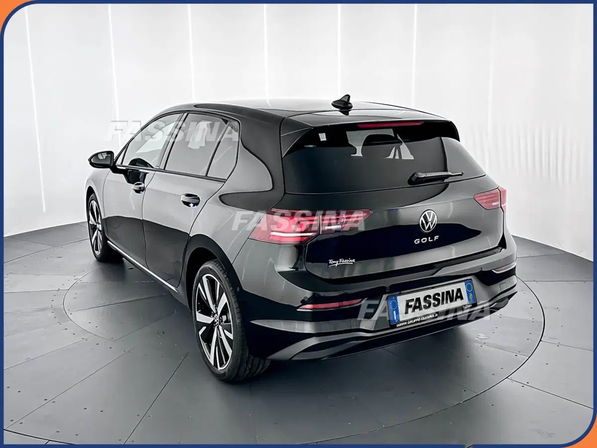 Volkswagen Golf nuova a Milano (4)
