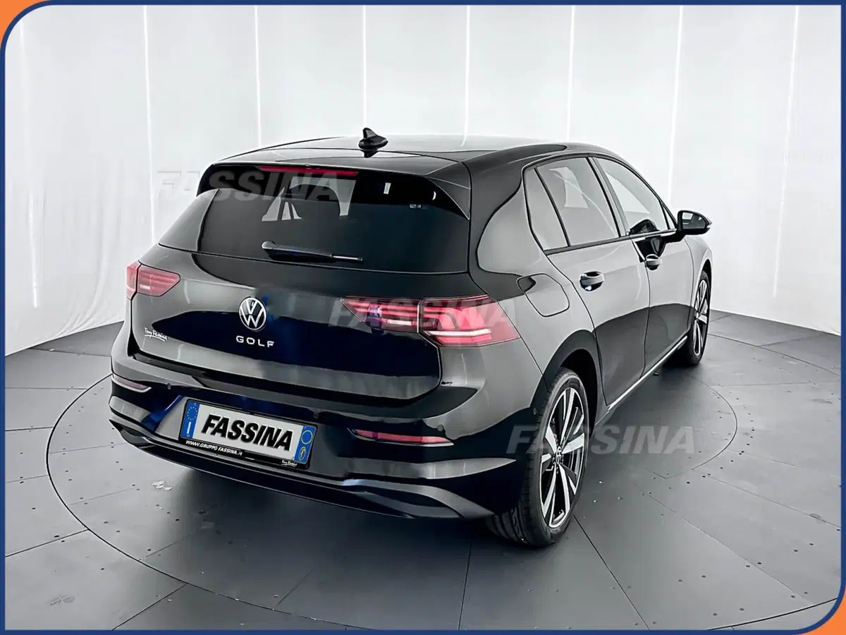Volkswagen Golf nuova a Milano (6)