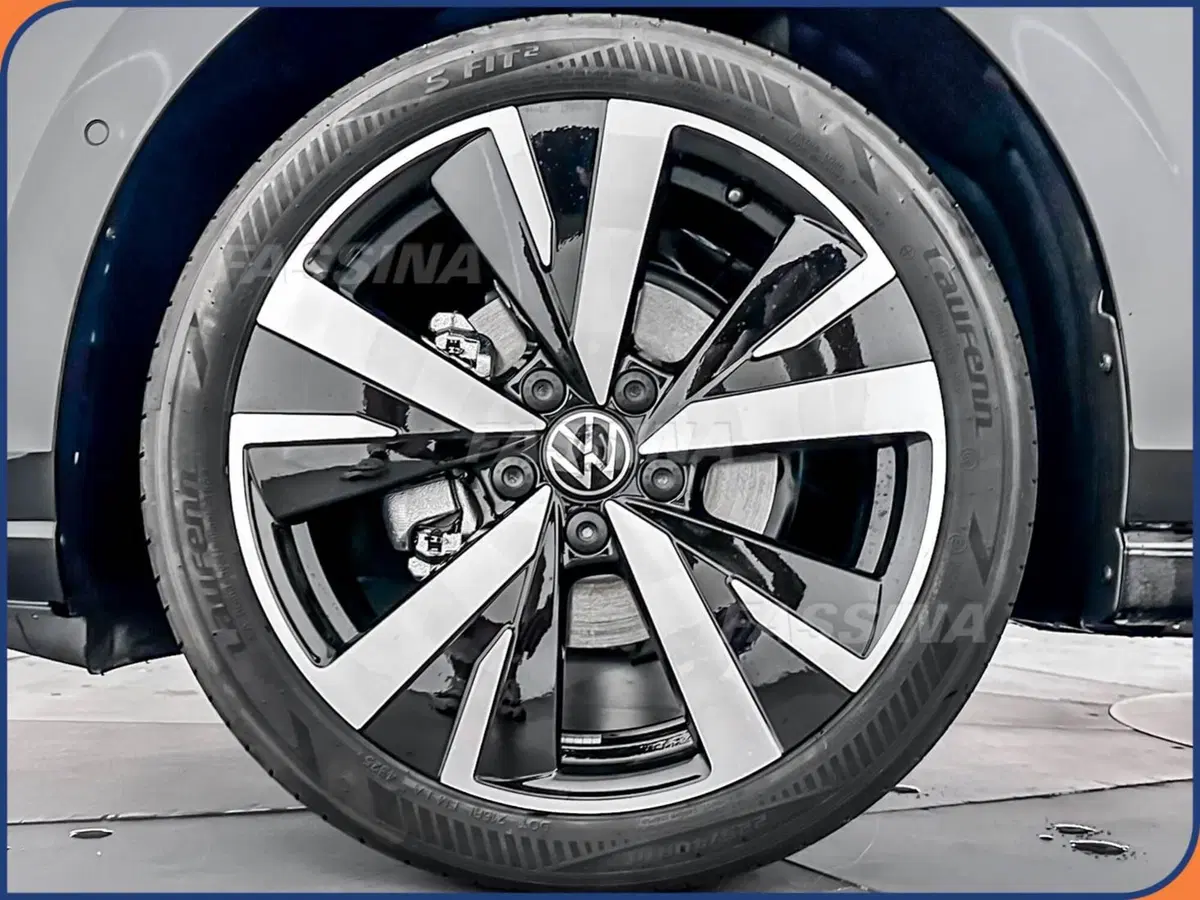 Volkswagen Golf nuova a Milano (7)