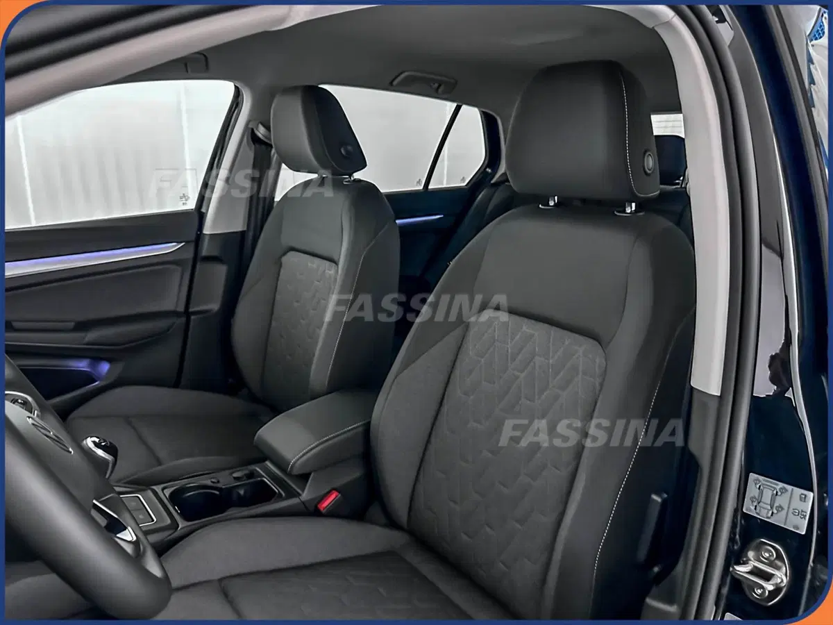 Volkswagen Golf nuova a Milano (8)